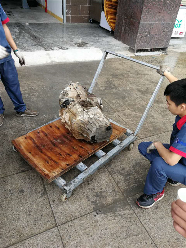 新款奥迪A4L 八速无极变速
