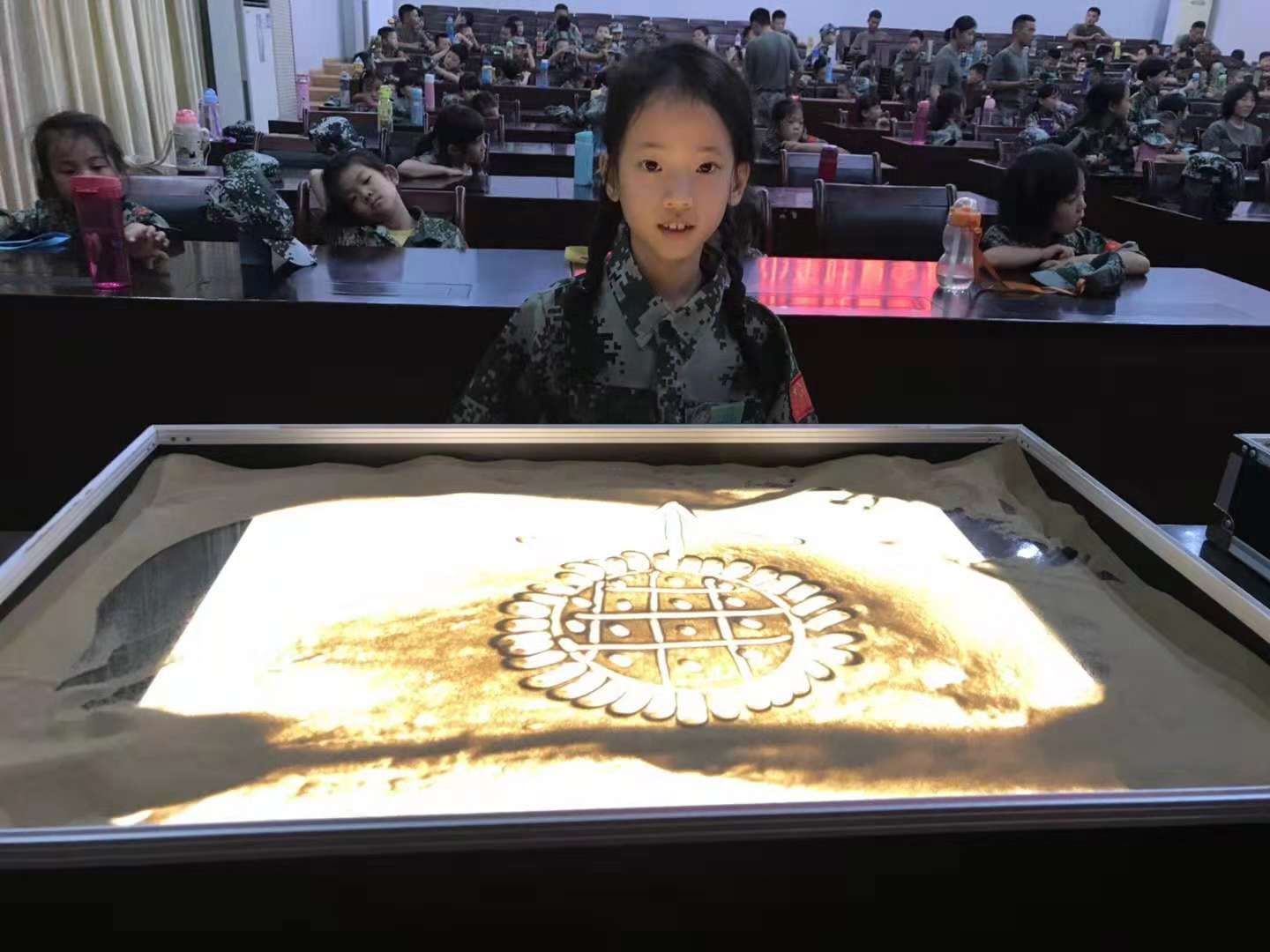 为什么很多家长让孩子学习沙画艺术?