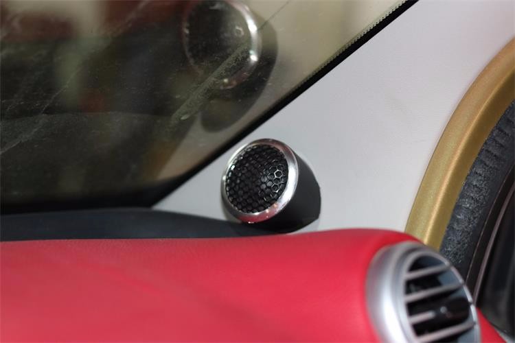 專業汽車音響改裝，臺州奔馳smart汽車音響改裝升級全車隔音作業